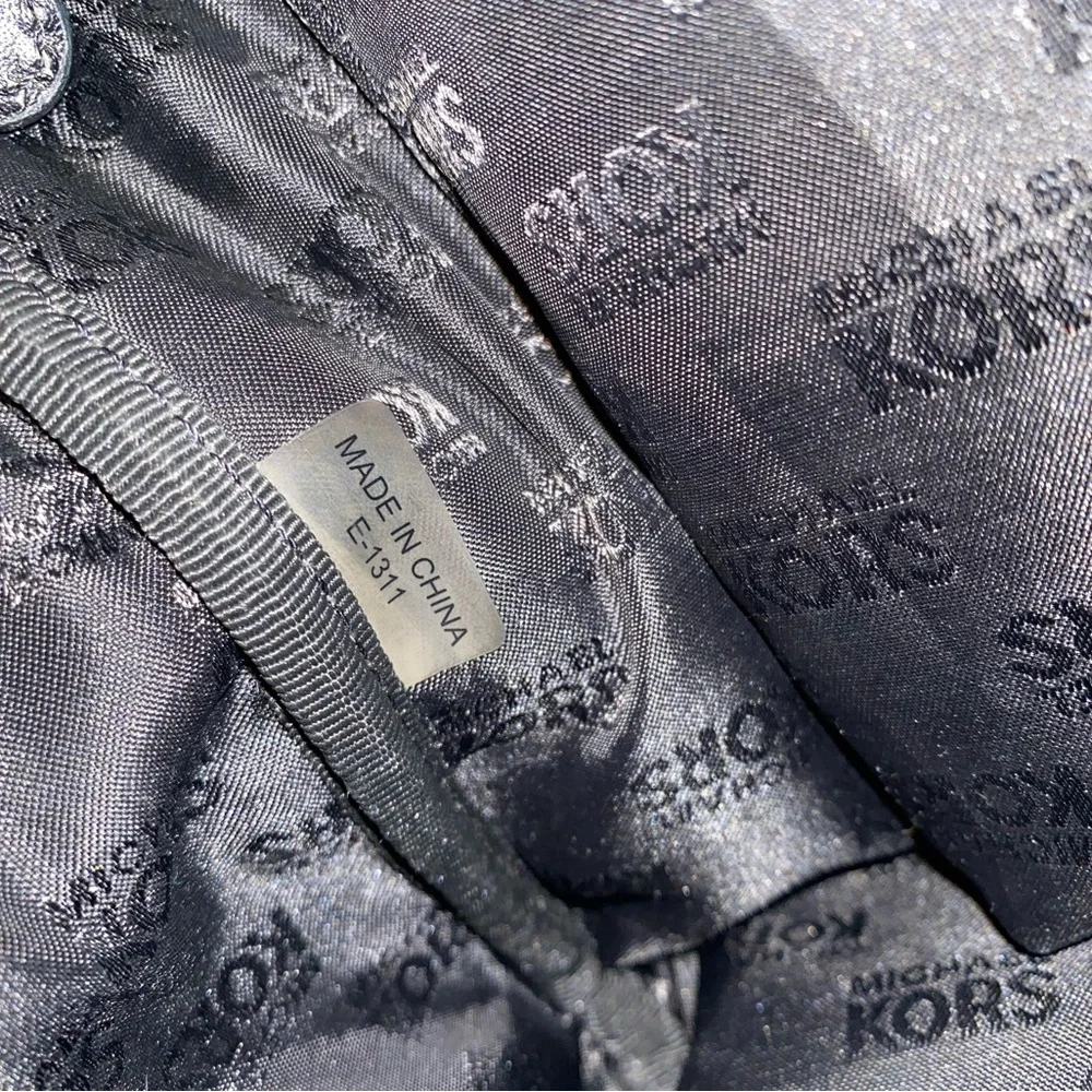 Authentic Michael Kors Satchel - Picture 8 of 16